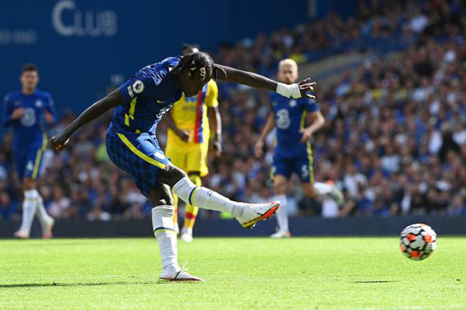 Chalobah ghi bàn tuyệt đẹp ở trận Chelsea thắng Crystal Palace