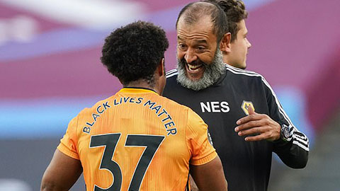 Traore và HLV Nuno Santo khi cả hai còn cùng ở Wolves