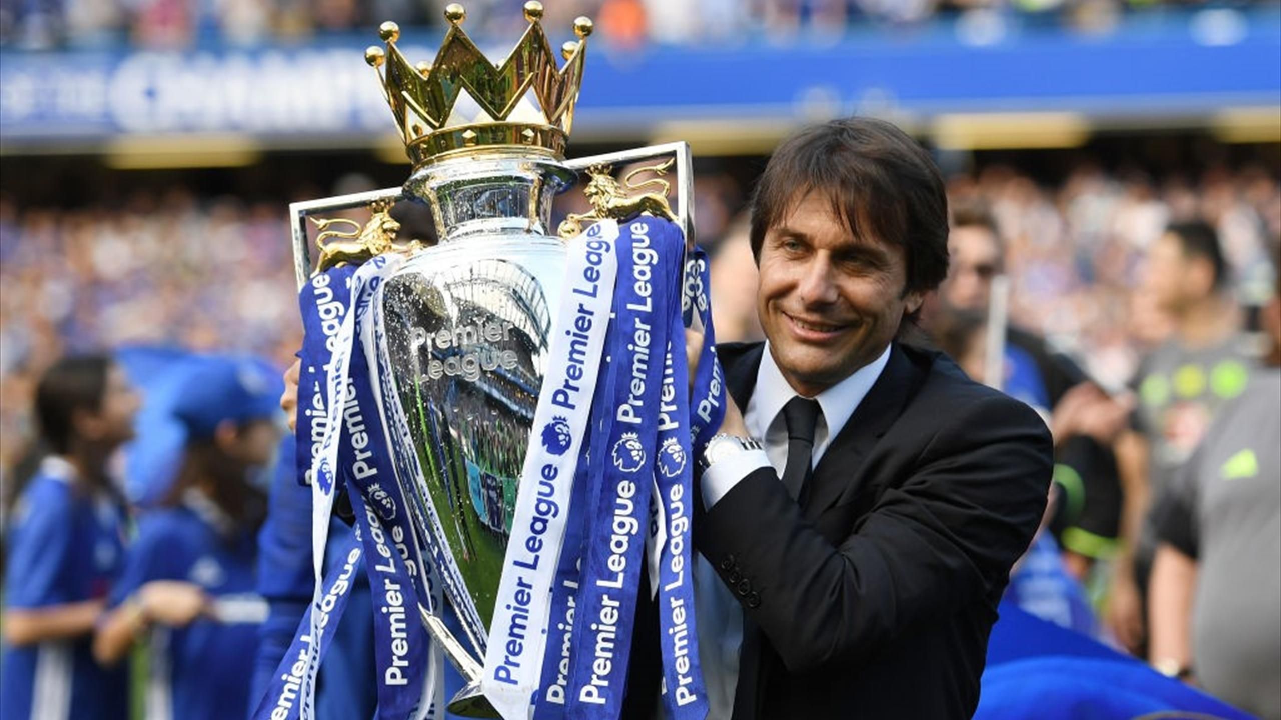 Antonio Conte từng giúp Chelsea vô địch Premier League 2016/17