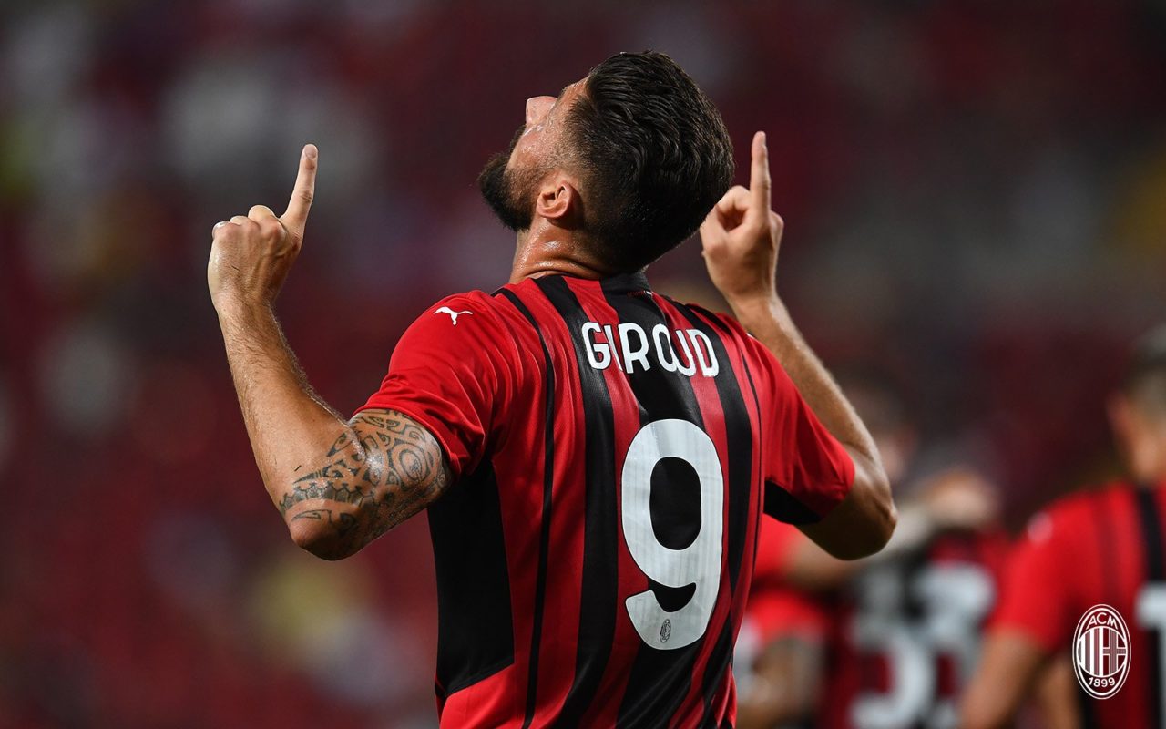 Giroud vừa lập cú đúp vào lưới Cagliari