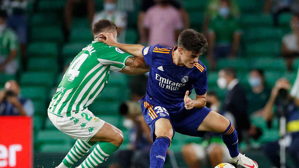 Miguel Gutierrez (phải) chơi rất hay trong trận Betis vs Real Madrid