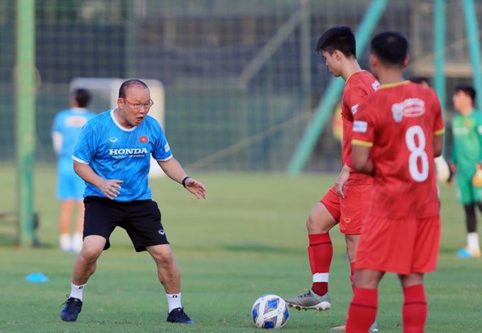 HLV Park Hang Seo đang tập trung cao độ cho ĐT Việt Nam hướng đến VL thứ World Cup 2022. Ảnh: Đức Cường