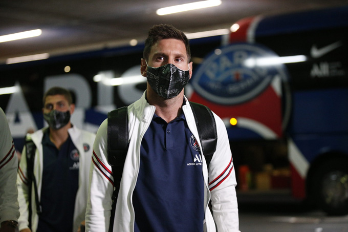 Messi lần đầu được đăng ký thi đấu cho PSG ở chuyến làm khách trước Reims nhưng ngồi dự bị.