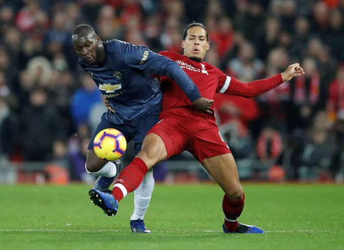 Van Dijk từng khiến Lukaku tắt điện trong quá khứ