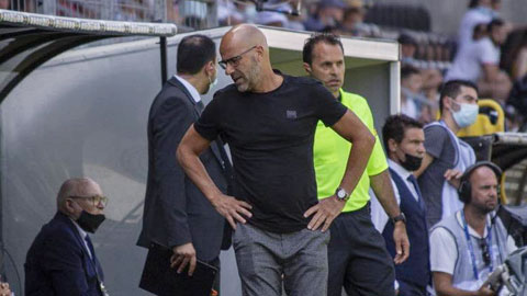 Peter Bosz và nghệ thuật chỉ trích cầu thủ trước công chúng