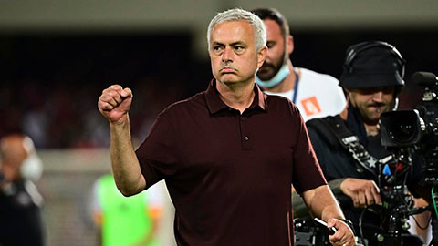 Roma bay bổng với thành tích toàn thắng cùng Mourinho