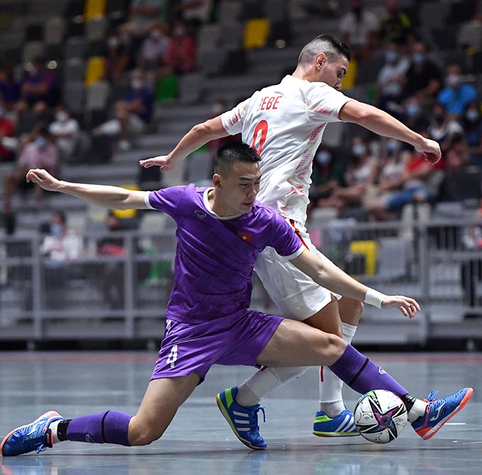 Tây Ban Nha với đẳng cấp vượt trội đã có thế trận trên chân ĐT futsal Việt Nam