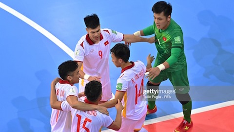 Chủ tịch VFF chúc mừng và thưởng ĐT futsal Việt Nam 500 triệu đồng