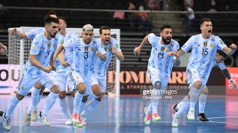 ĐT futsal Argentina vào bán kết sau loạt ‘đấu súng’ nghẹt thở