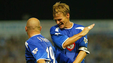 Teddy Sheringham (32 bàn cho Tottenham, Portsmouth, West Ham)