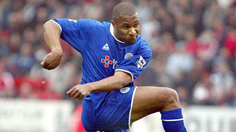 Les Ferdinand (15 bàn cho West Ham, Leicester và Bolton)