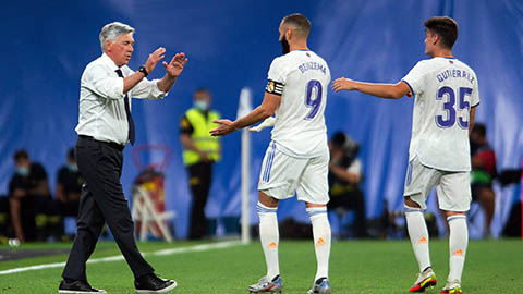 Ancelotti cân bằng thành tích của... Ancelotti