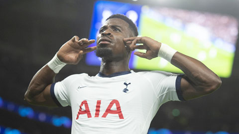 Tottenham thanh lý hợp đồng với Serge Aurier