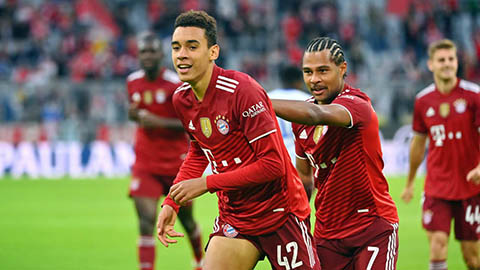 Bayern 'sạ cánh'