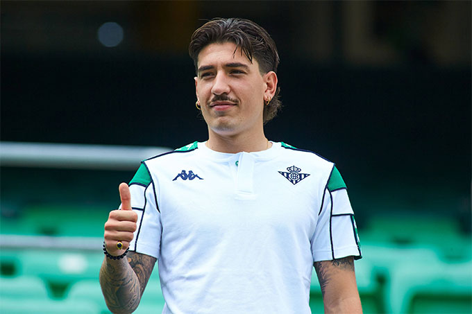 Bellerin được Betis mượn về từ Arsenal