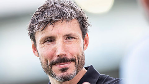 Van Bommel, người cấy 'gen Hùm' vào 'Bầy sói' Wolfsburg