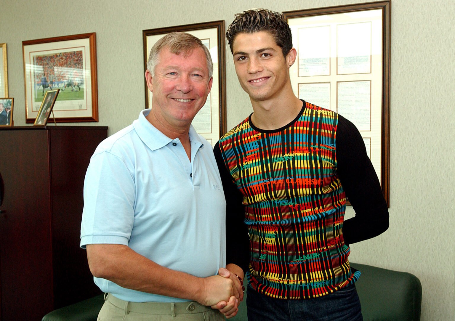 Sir Alex Ferguson là người đầu tiên chinh phục được cái Tôi của Ronaldo và được cầu thủ này coi như cha già kính yêu