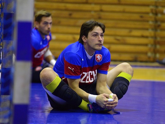 Thủ môn Gercak có số tuổi gấp đôi với thủ môn Văn Ý bên phía ĐT futsal Việt Nam