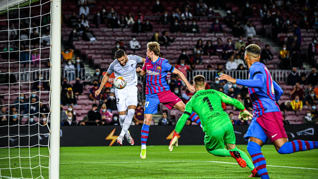 Barca đã may mắn hoà trước Granda cuối tuần trước trong trận đấu Koeman cho Barca chơi không chiến