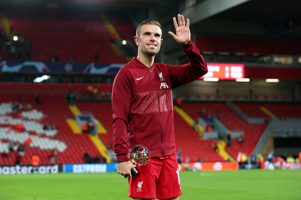 Jordan Henderson có trận thứ 200 làm đội trưởng Liverpool