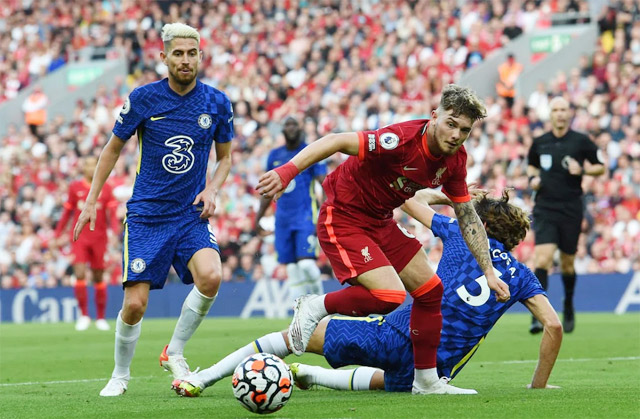 Harvey đá chính 2/3 vòng tại Premier League mùa này, khiến Thiago phải ngồi dự bị