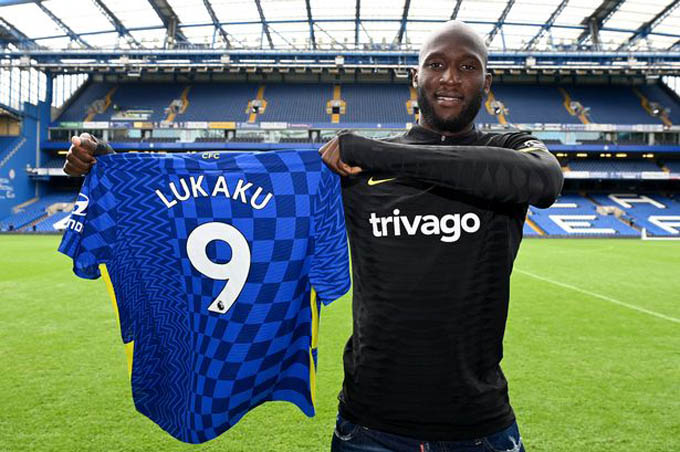 2. Romelu Lukaku (Inter Milan đến Chelsea, 115 triệu euro): Chelsea đã phải chi ra 115 triệu euro để có được chữ ký của Lukaku từ Inter trước sự cạnh tranh gay gắt từ Man City. Với vụ chuyển nhượng này, Lukaku cũng vượt qua Neymar để trở thành cầu thủ có tổng chi phí chuyển nhượng cao nhất lịch sử với gần 300 triệu euro trong sự nghiệp