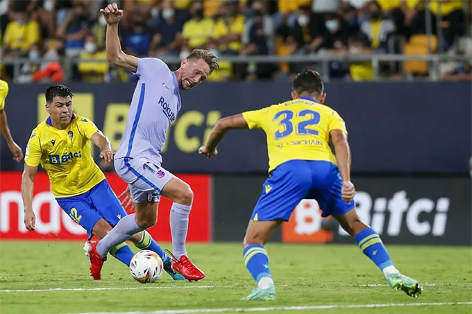 Luuk de Jong chơi rất mờ nhạt trước Cadiz