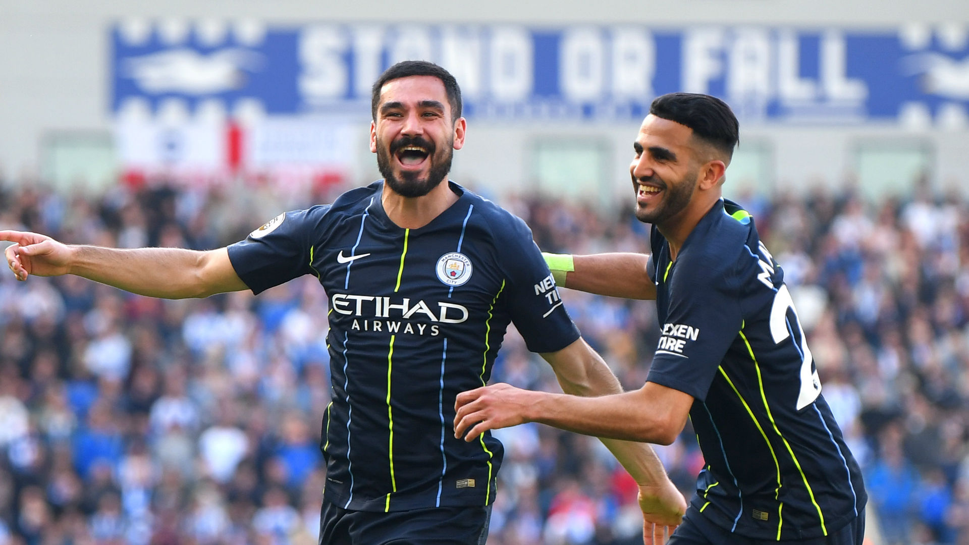 Guendogan (trái) và Mahrez sẽ có tên trong đội hình xuất phát?