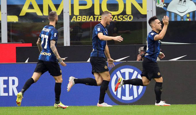 Niềm vui của Lautaro Martinez sau khi giúp Inter dẫn trước Atalanta