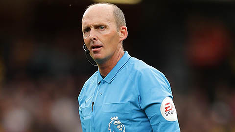 Trọng tài Mike Dean là điềm lành của MU