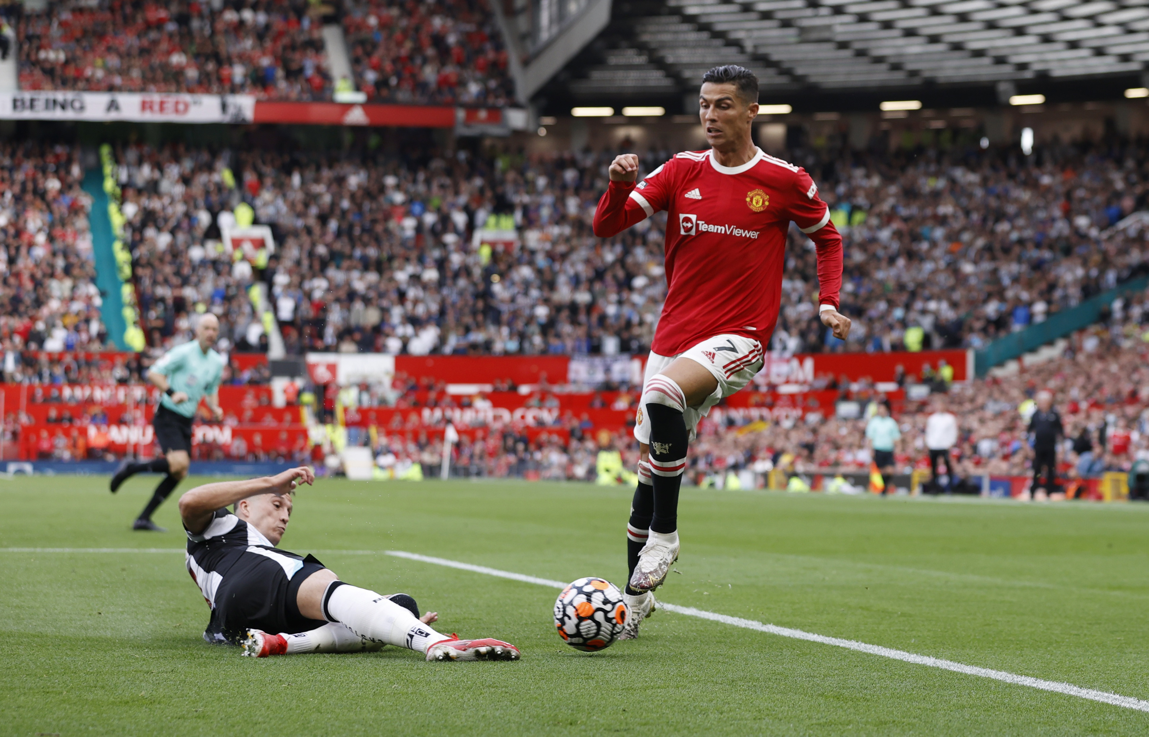 Chỉ có Ronaldo mới có thể làm hồi sinh áo số 7 tại Old Trafford 