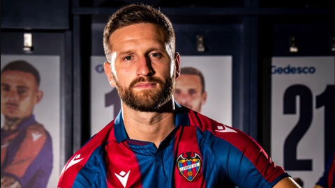 Shkodran Mustafi gia nhập Levante theo dạng tự do