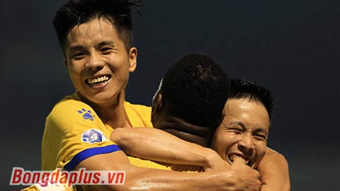 Sau Hải Phòng, Nam Định đứng trước nguy cơ không được dự V.League 2022