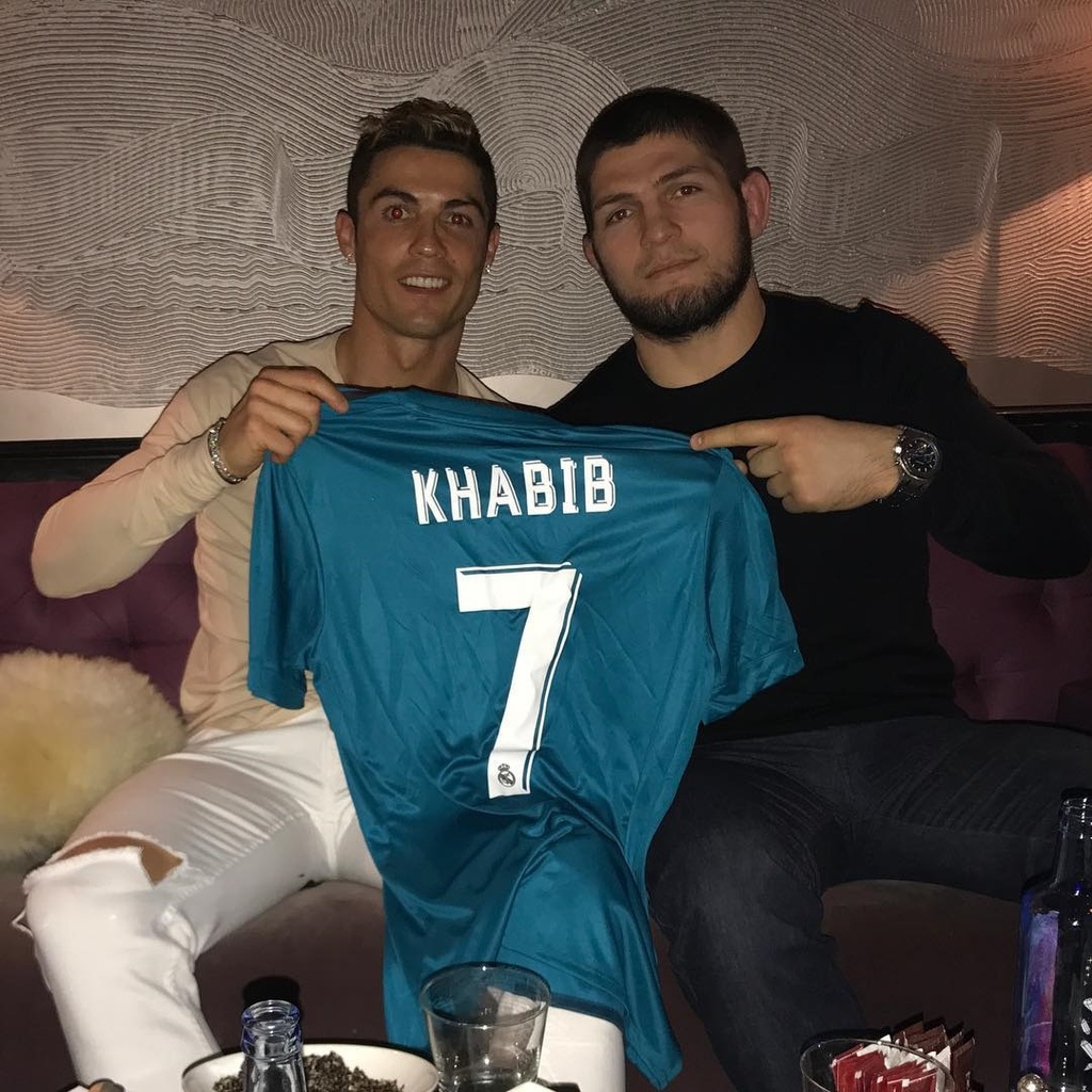 Võ sĩ Khabib Nurmagomedov kết giao thân thiết với Cristiano Ronaldo từ năm 2017