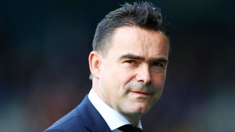 Huyền thoại Overmars lên kế hoạch trở lại Barcelona