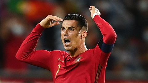 Ronaldo phá kỷ lục ghi bàn của Ali Daei