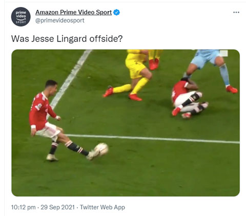 Pha ghi bàn của Ronaldo với Lingard nằm chình ình trước gôn