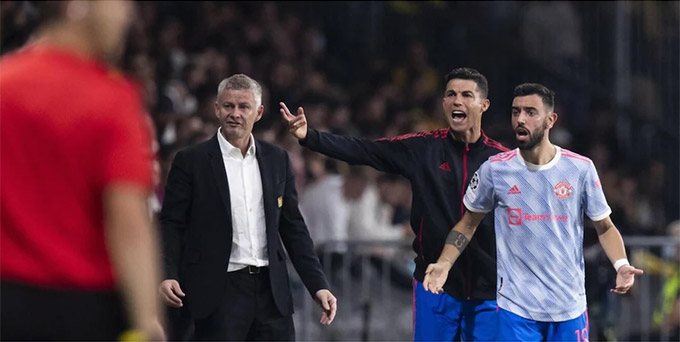 Solskjaer bảo vệ Ronaldo và Bruno Fernandes trước ý kiến của Ferdinand