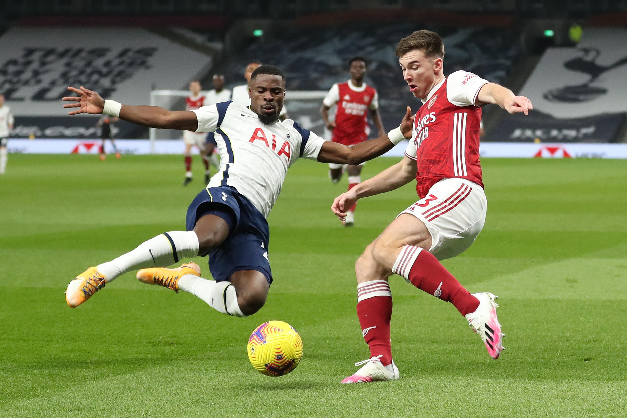 Serge Aurier (trái) có thể trở thành một trong số ít cầu thủ chuyển từ Tottenham sang Arsenal