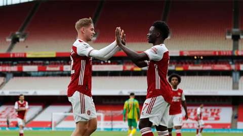 Huyền thoại Arsenal đánh giá Smith Rowe tương lai xán lạn hơn Saka