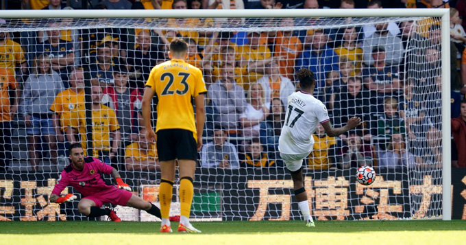 Toney mở tỷ số trận Wolves vs Brentford trên chấm 11m