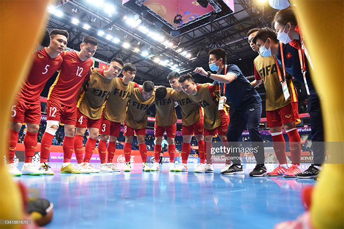 Trợ lý Nguyễn Tuấn Anh đã "đóng thế" chỉ huy ĐT futsal Việt Nam thi đấu rất tốt trước đối thủ Nga