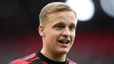 Man United chặn đường rời Old Trafford của Van de Beek