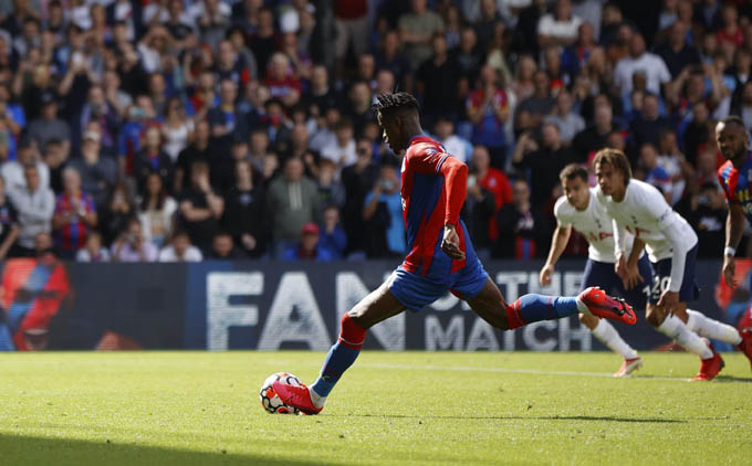 Zaha đóng góp lớn vào chiến thắng của Palace trước Tottenham