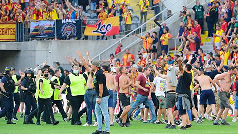 Lille, Lens và Marseille cùng bị án treo trừ 1 điểm