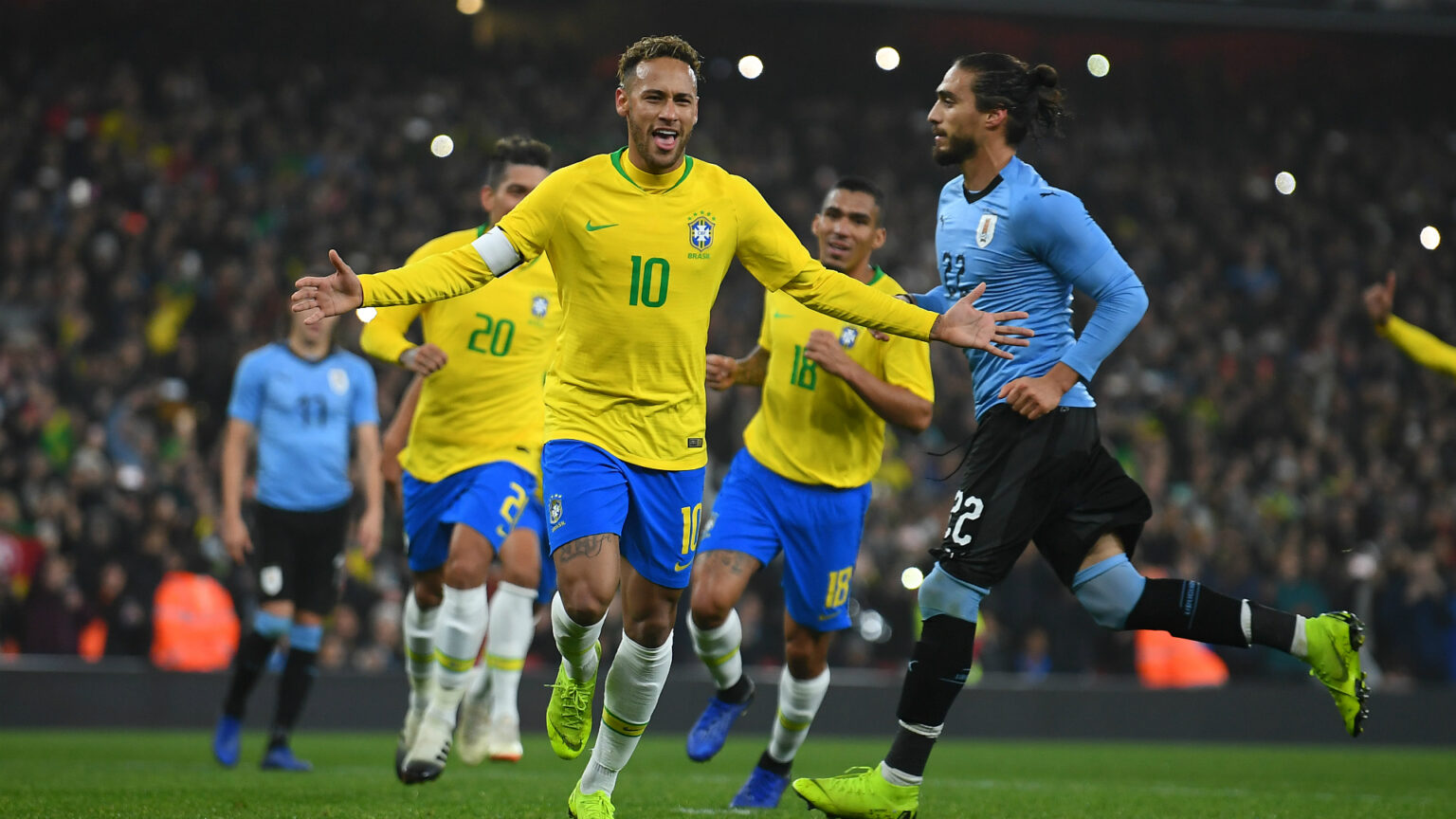 Tiền đạo Neymar (số 10) sẽ khiến ĐT Uruguay có một ngày thi đấu ác mộng