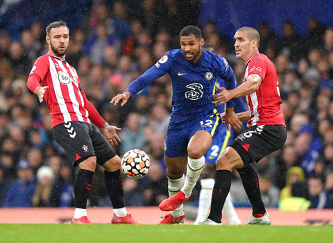 Không dùng đội hình chính nhưng Chelsea (giữa) vẫn sẽ vượt qua Southampton tại vòng 4 của Carabao Cup