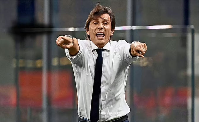 HLV Antonio Conte được đánh giá nhỉnh hơn trong số bốn cái tên rút gọn