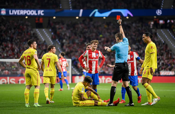 Griezmann phải nhận thẻ đỏ ở trận Atletico vs Liverpool