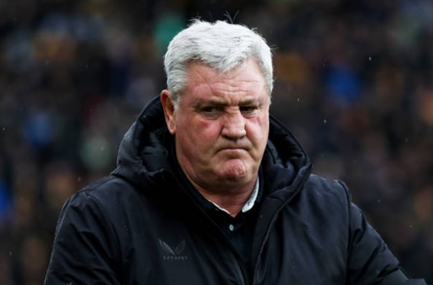 HLV Steve Bruce phải cầm quân trong bối cảnh bị sếp mới nhăm nhe sa thải